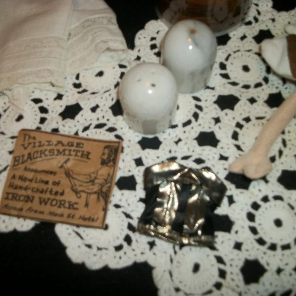 VINTAGE & OLD DOILY ETC. BUNDLE LOT this such
